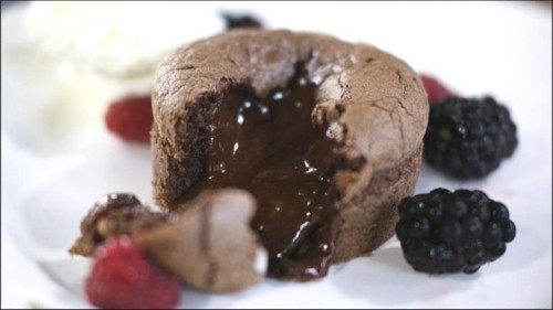 Moelleux van chocolade, verloren brood met banaan en mokka-ijs